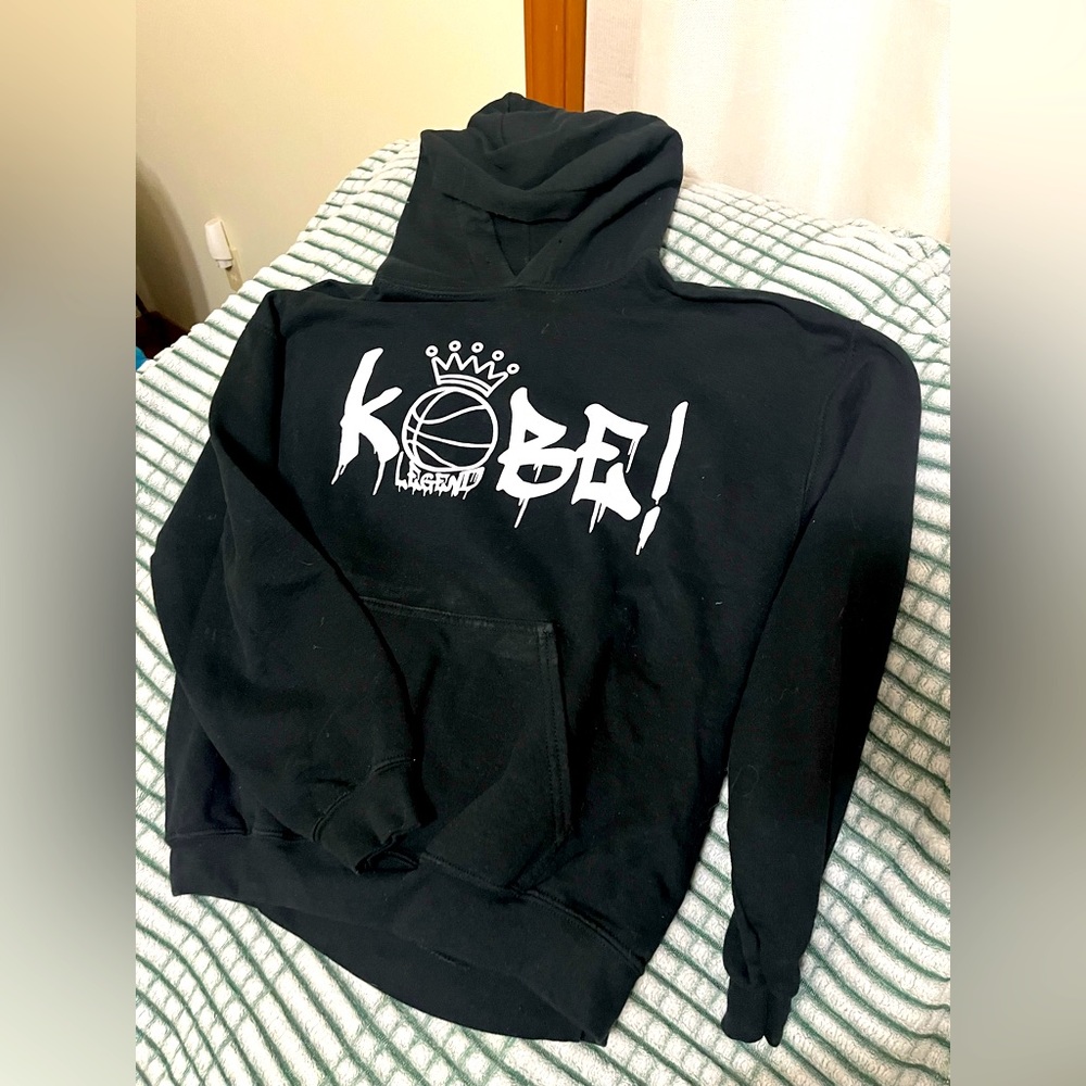 Men’s custom Kobe Basketball hoodie size M Gildan Sweatshirt